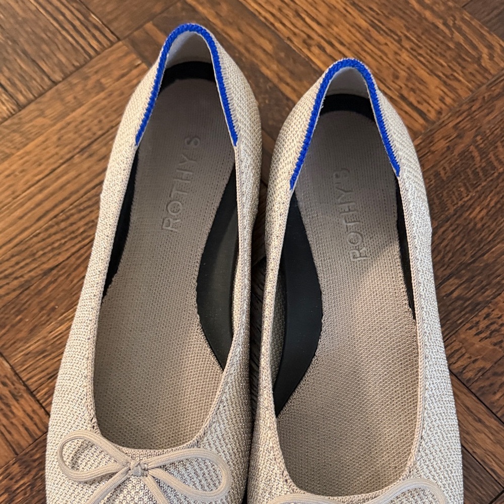 Rothys The Ballet Flat Platinum Metallic size 8 - Picture 4 of 6